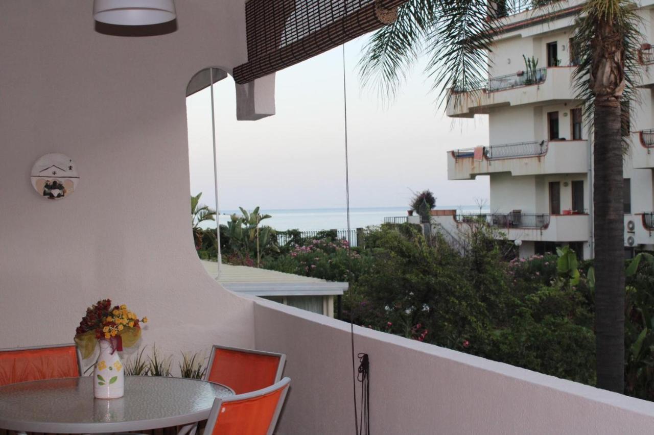 Pati'S House Apartment Giardini Naxos Bagian luar foto